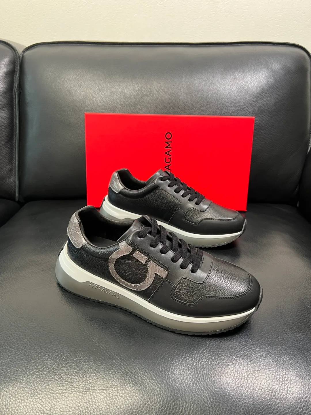 Men's shoes 💰840 Ferragamo High-quality top crafts Ferragamo counters sell original factory configuration at the same time, imported original cowhide from Italy, imported water-dyed cow lining, soles: original factory special original soles are super comfortable, original factory and single goods, welcome to compare at the same time at the counter, code number 38-44 (customized 45 46)